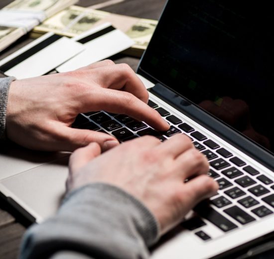 Navegando pelo Curso de Direito Digital e Desafios Legais da Vigilância Digital e Interceptação de Comunicações