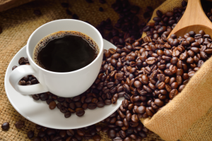 Café: aliado ou vilão? Gustavo Luíz Guilherme Pinto analisa os efeitos da cafeína no bem-estar e na saúde.