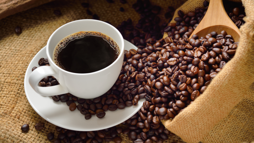 Café: aliado ou vilão? Gustavo Luíz Guilherme Pinto analisa os efeitos da cafeína no bem-estar e na saúde.