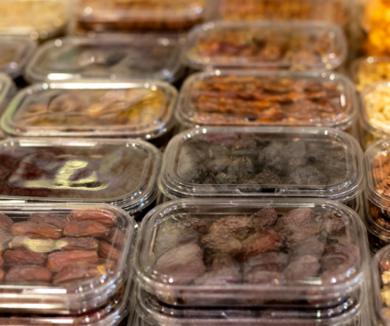 Elias Assum Sabbag Junior explora como o futuro das embalagens de plástico une personalização criativa e reutilização sustentável para conquistar o consumidor.