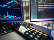 Rodrigo Balassiano explica como fundos estruturados com dupla governança unem conselhos e assembleias para maior transparência e controle.