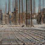 Análise de Valderci Malagosini Machado sobre o uso de mini painéis treliçados em estruturas com mudança de uso e estratégias para ajustar a rigidez sem aumentar o peso.