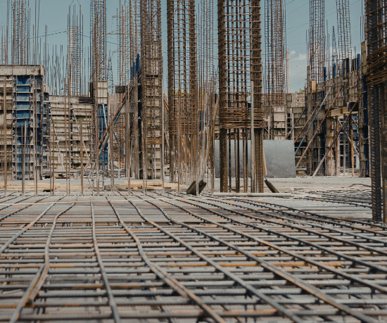 Análise de Valderci Malagosini Machado sobre o uso de mini painéis treliçados em estruturas com mudança de uso e estratégias para ajustar a rigidez sem aumentar o peso.