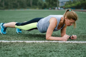 A atividade física como ferramenta de regulação emocional é analisada por Alexandre Costa Pedrosa, destacando seus impactos no equilíbrio mental e no bem-estar.