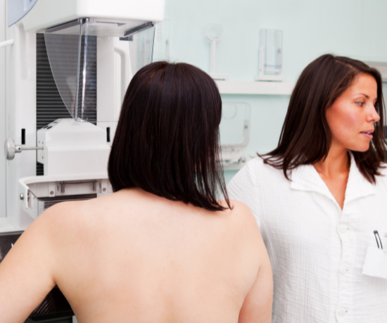 A importância dos exames de imagem na prevenção do câncer de mama é analisada por Vinicius Tadeu Sattin Rodrigues com foco no diagnóstico precoce.