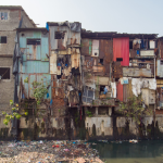 Moradia precária em Mato Grosso expõe falhas estruturais nas políticas públicas habitacionais