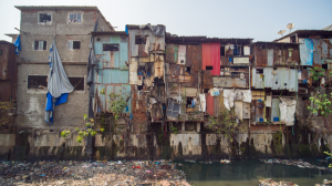 Moradia precária em Mato Grosso expõe falhas estruturais nas políticas públicas habitacionais