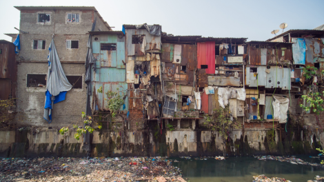Moradia precária em Mato Grosso expõe falhas estruturais nas políticas públicas habitacionais